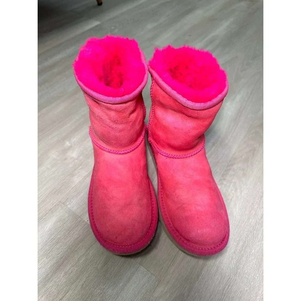 Kids UGG Boots Pink Sheepskin Lined Cozy Winter Fashion‎ Size 4